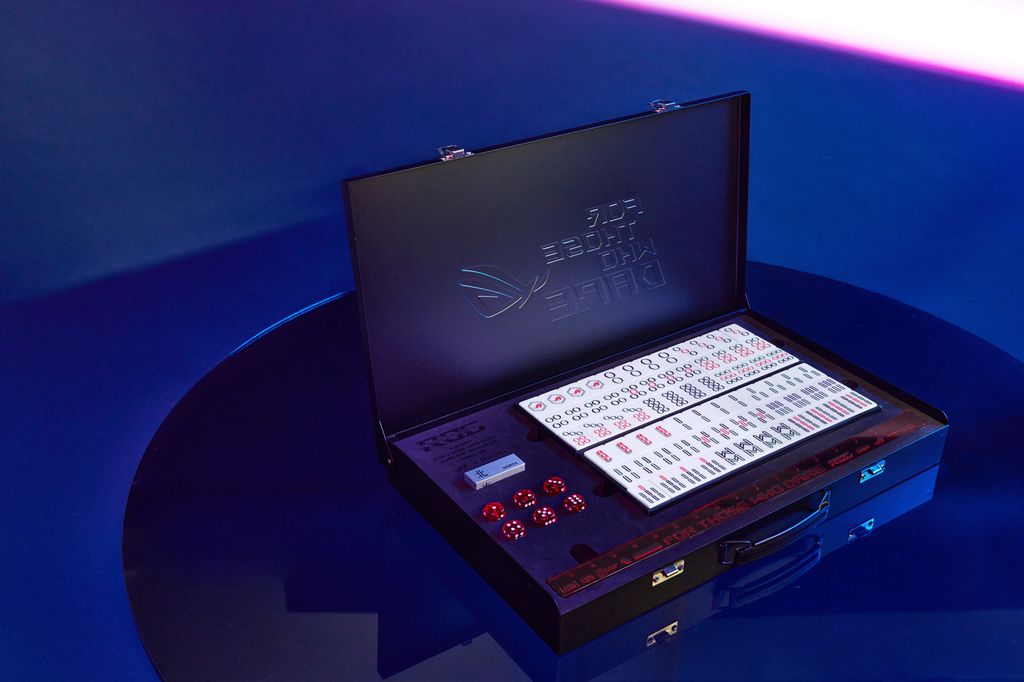 ROG玩家共和國從前衛、創新、多元、大膽的品牌精神出發，推出「ROG 漂浮麻將」星際黑限定版。